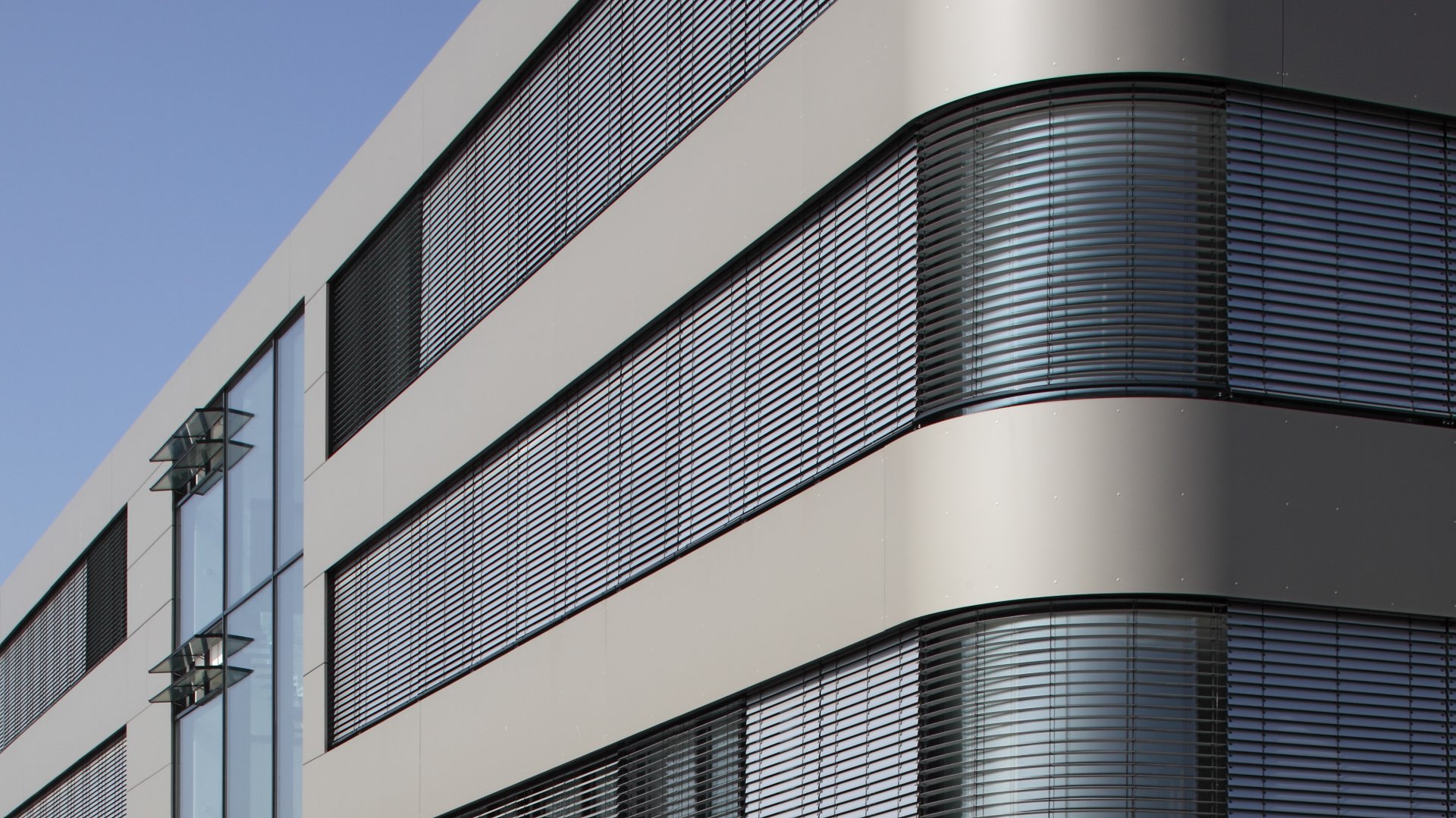 Moderne Büroflächen direkt am Flugplatz im Süden Frankfurts